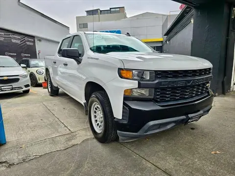 Chevrolet Silverado Doble Cabina 4X2 usado (2020) color Blanco financiado en mensualidades(enganche $129,693 mensualidades desde $14,982)