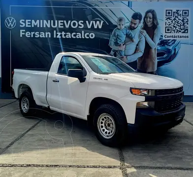 Chevrolet Silverado Cabina Regular 4X4 usado (2020) color Blanco financiado en mensualidades(enganche $105,000 mensualidades desde $14,300)