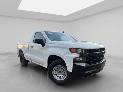 Chevrolet Silverado Cabina Regular 4X2 usado (2020) color Blanco precio $400,000