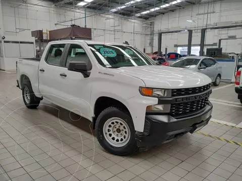 Chevrolet Silverado Doble Cabina 4X4 usado (2020) color Blanco precio $575,000