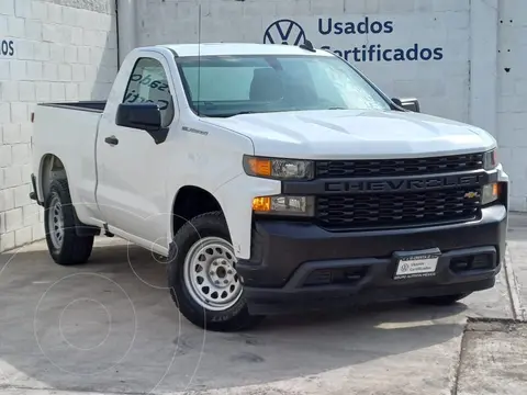 Chevrolet Silverado Cabina Regular 4X2 usado (2020) color Blanco precio $519,095