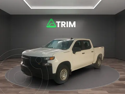 Chevrolet Silverado Doble Cabina 4X4 usado (2021) color Blanco precio $459,999