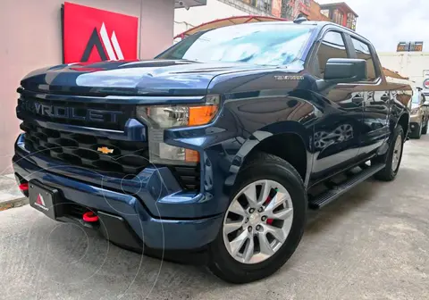 Chevrolet Silverado Doble Cabina 4X4 usado (2022) color Azul Metalico precio $719,000