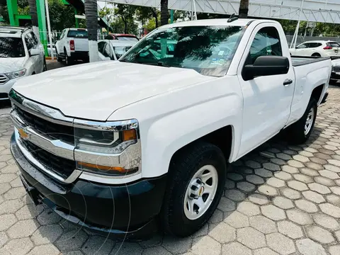 Chevrolet Silverado 4x2 Cab Reg Paq A usado (2017) color Blanco precio $437,000