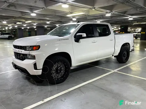 Chevrolet Silverado Doble Cabina 4X2 usado (2020) color Blanco precio $560,000