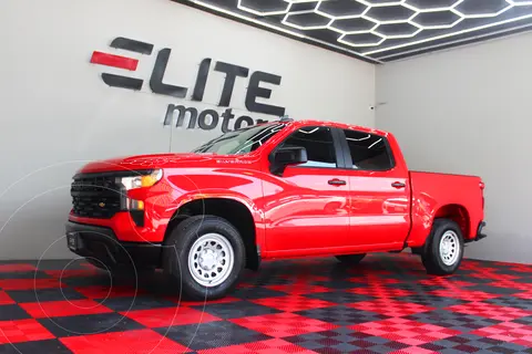 Chevrolet Silverado Cabina Regular 4X2 usado (2024) color Rojo precio $839,900