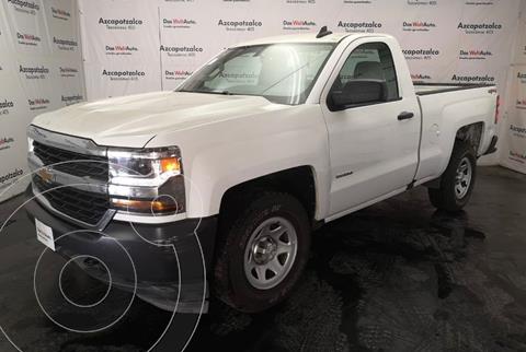 Chevrolet Silverado 4x4 Cab Reg LS usado (2018) color Blanco Olimpico financiado en mensualidades(enganche $80,000 mensualidades desde $11,827)