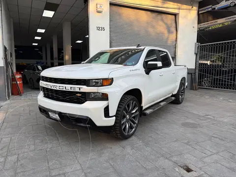 Chevrolet Silverado Doble Cabina 4X4 usado (2020) color Blanco financiado en mensualidades(enganche $120,000 mensualidades desde $18,114)