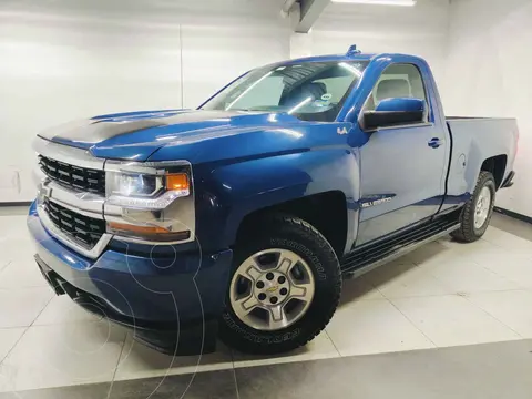 Chevrolet Silverado 4x4 Cab Reg Paq B usado (2018) color Azul financiado en mensualidades(enganche $127,802 mensualidades desde $14,076)