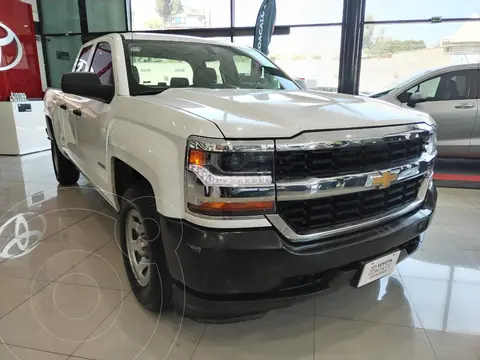 Chevrolet Silverado 4x2 Cab Ext LS usado (2016) color Blanco precio $375,000