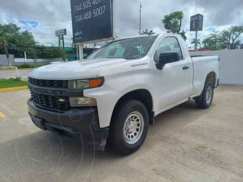 Chevrolet Silverado Cabina Regular 4X2 usado (2020) color Blanco precio $400,000