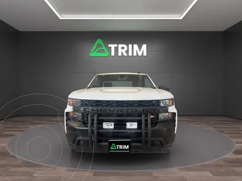 Chevrolet Silverado Cabina Regular 4X2 usado (2020) color Blanco precio $423,999