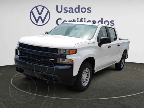 Chevrolet Silverado Doble Cabina 4X2 usado (2020) color Blanco financiado en mensualidades(enganche $137,858 mensualidades desde $10,546)
