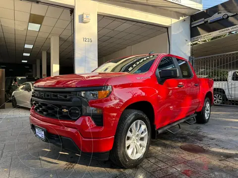 Chevrolet Silverado Doble Cabina 4X4 usado (2022) color Rojo precio $699,900