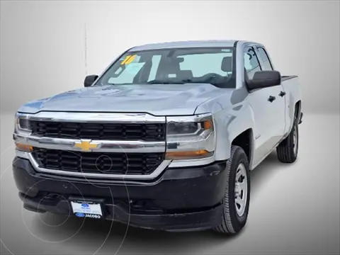 foto Chevrolet Silverado 4x2 Cab Ext LS usado (2016) color Plata precio $395,000