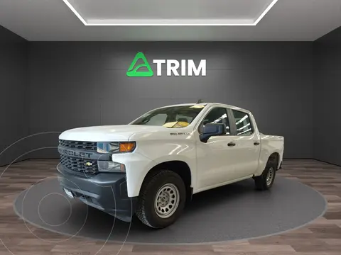 Chevrolet Silverado Doble Cabina 4X4 usado (2020) color Blanco precio $390,000