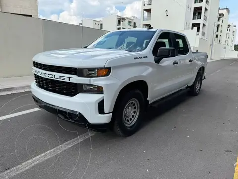 Chevrolet Silverado Doble Cabina 4X2 usado (2020) color Blanco financiado en mensualidades(enganche $127,440 mensualidades desde $13,285)