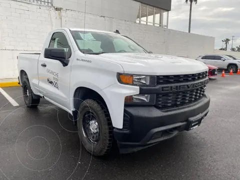 Chevrolet Silverado Cabina Regular 4X2 usado (2020) color Blanco financiado en mensualidades(enganche $88,000 mensualidades desde $10,704)