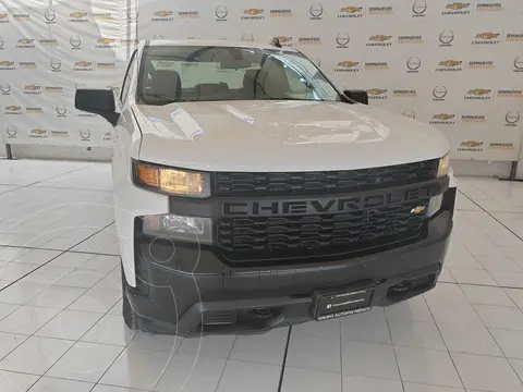 foto Chevrolet Silverado Cabina Regular 4X2 usado (2020) color Blanco precio $519,095