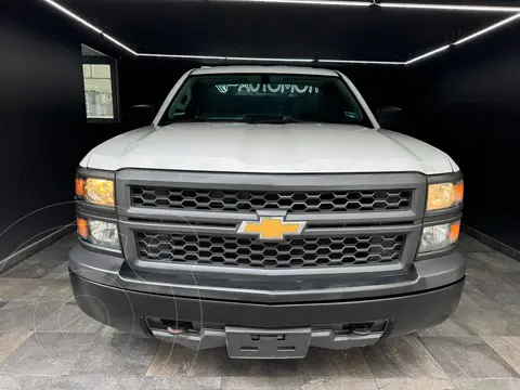 Chevrolet Silverado 4x4 Cab Reg LS usado (2015) color Blanco Olimpico precio $250,000