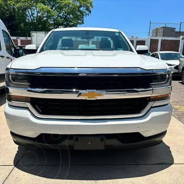 Chevrolet Silverado Elija una version usado (2016) color Blanco precio $372,000