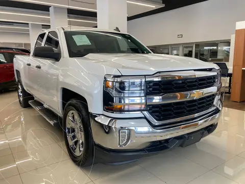 Chevrolet Silverado 4x2 Cab Ext LS V6 usado (2017) color Blanco Olimpico precio $379,900
