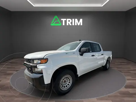 Chevrolet Silverado Doble Cabina 4X4 usado (2020) color Blanco precio $389,999