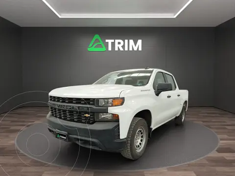 Chevrolet Silverado Doble Cabina 4X4 usado (2021) color Blanco precio $451,100