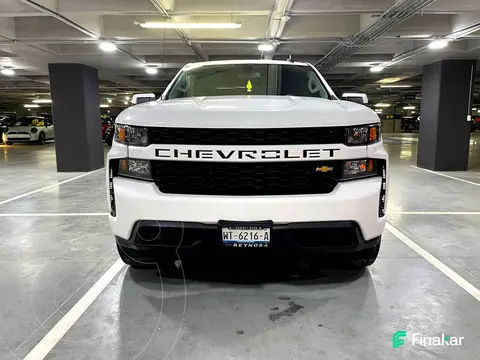 Chevrolet Silverado Doble Cabina 4X2 usado (2019) color Blanco precio $619,000