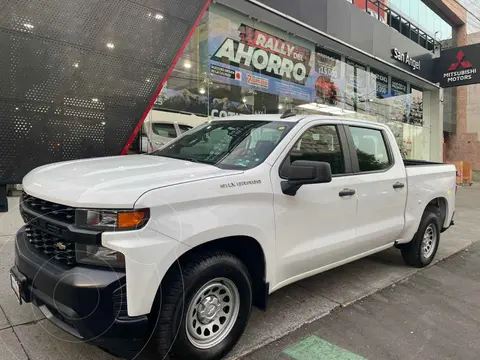 Chevrolet Silverado Doble Cabina 4X2 usado (2020) color Blanco precio $570,000