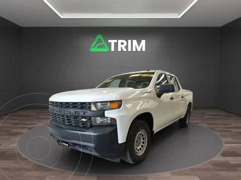 Chevrolet Silverado Doble Cabina 4X4 usado (2020) color Blanco precio $390,000
