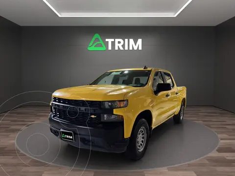 Chevrolet Silverado Doble Cabina 4X4 usado (2020) color Amarillo precio $429,999