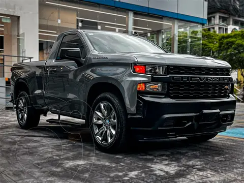 Chevrolet Silverado Cabina Regular 4X2 usado (2021) color Gris precio $560,000