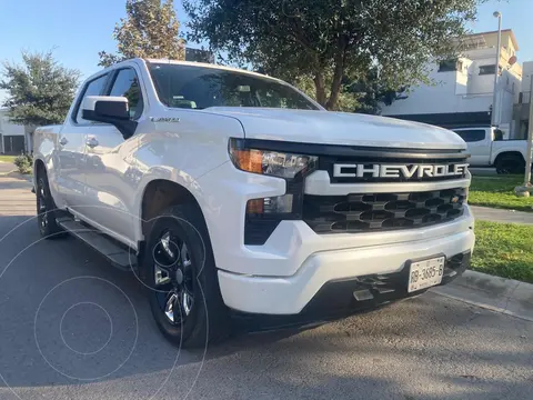 Chevrolet Silverado Doble Cabina 4X4 usado (2022) color Blanco precio $679,900