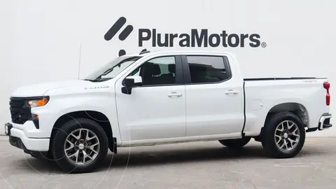 foto Chevrolet Silverado Doble Cabina 4X4 usado (2023) color Blanco precio $639,000