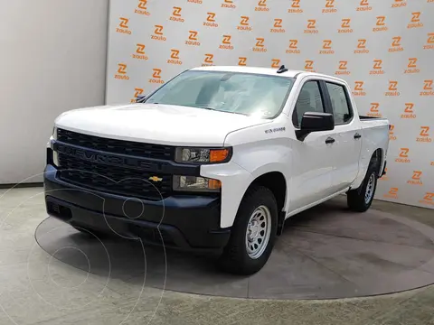 Chevrolet Silverado Doble Cabina 4X2 usado (2020) color Blanco financiado en mensualidades(enganche $137,858 mensualidades desde $10,546)