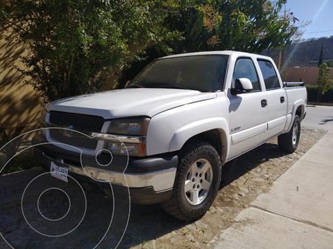 Chevrolet Silverado Doble Cabina 4X4 usado (2005) color Blanco precio $175,000