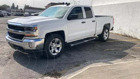 Chevrolet Silverado 4x2 Cab Ext LS V6 usado (2017) color Blanco Olimpico precio $379,900