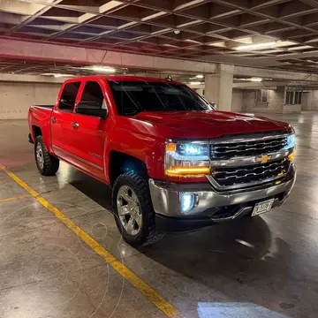 foto Chevrolet Silverado Doble Cabina 4X4 usado (2017) color Rojo precio $379,000