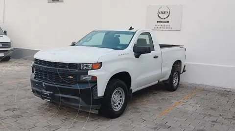 Chevrolet Silverado Cabina Regular 4X2 usado (2020) color Blanco precio $510,270