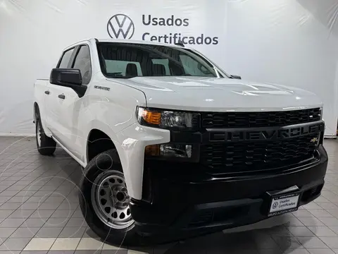 Chevrolet Silverado Doble Cabina 4X2 usado (2020) color Blanco precio $465,000