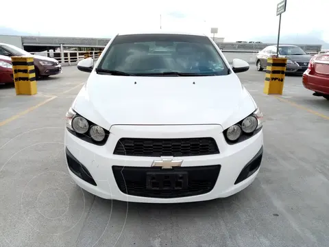 Chevrolet Sonic LT Aut usado (2015) color Blanco financiado en mensualidades(enganche $45,000 mensualidades desde $4,763)
