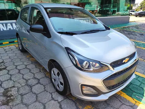 Chevrolet Spark Premier CVT usado (2019) color Plata financiado en mensualidades(enganche $55,000 mensualidades desde $4,056)