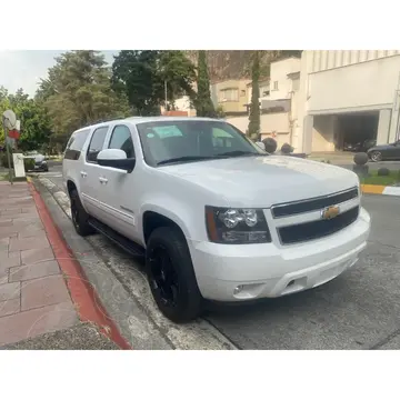 Chevrolet Suburban Paq G usado (2013) color Blanco precio $595,000