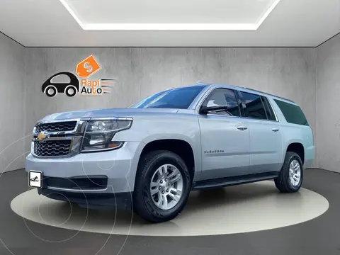 Chevrolet Suburban LT Piel Banca usado (2018) color Plata Brillante financiado en mensualidades(enganche $174,317 mensualidades desde $24,808)