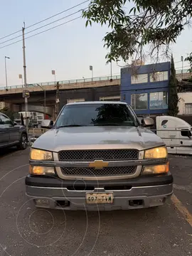 Chevrolet Suburban LS Tela usado (2004) color Plata Brillante precio $135,000