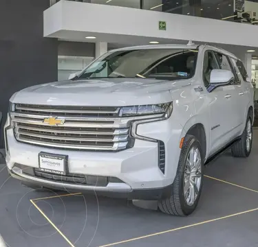 Chevrolet Suburban High Country usado (2022) color Blanco Platinado financiado en mensualidades(enganche $336,590 mensualidades desde $21,170)