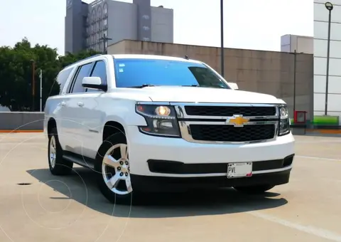 Chevrolet Suburban LT Piel Cubo usado (2015) color Blanco precio $425,000