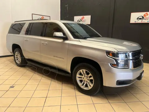 Chevrolet Suburban LT Piel Banca usado (2018) color Plata Brillante financiado en mensualidades(enganche $287,167 mensualidades desde $24,227)