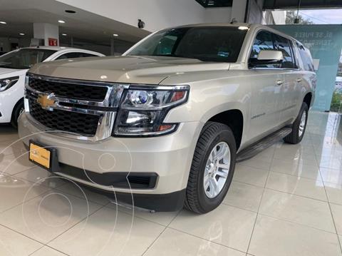 Chevrolet Suburban LT Piel Cubo usado (2017) color Dorado precio $675,000